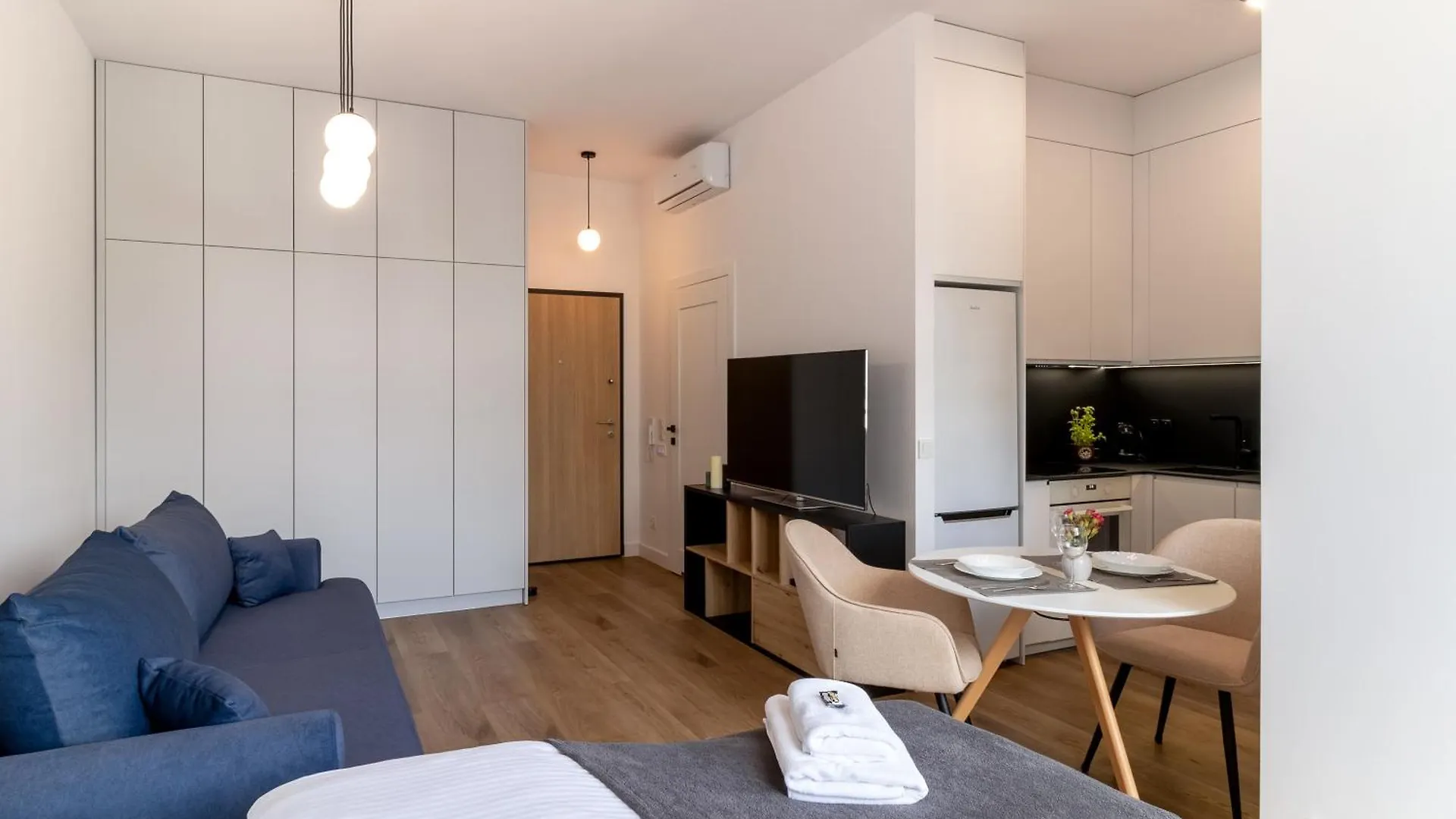 Bright And Cozy Studio In The Business Center Zdziechowskiego 华沙 0*,  波兰